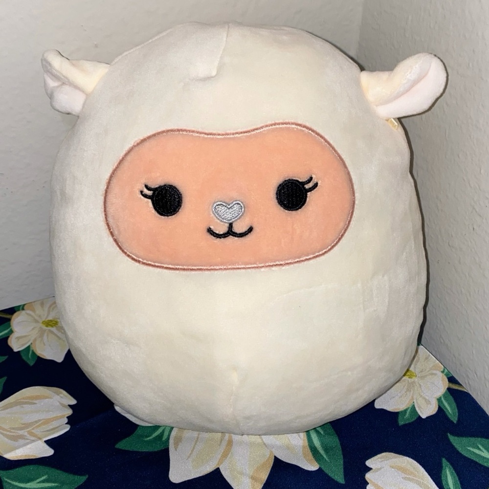SQUISHMALLOWS LILY THE LAMB WITH A HEART NOSE PLUSH PILLOW TOY